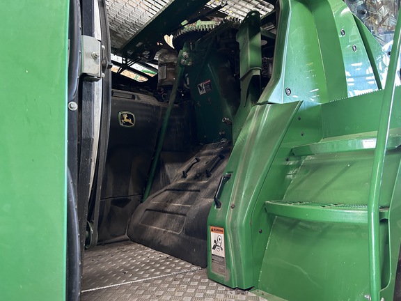 Used 2024 John Deere 8400 Self Propelled Forage Harvesters at Horizon Ag & Turf in Barrhead, AB - Photo17
