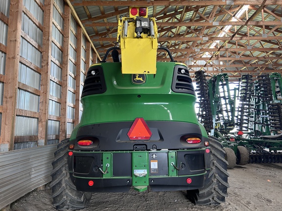 Used 2024 John Deere 8400 Self Propelled Forage Harvesters at Horizon Ag & Turf in Barrhead, AB - Photo5