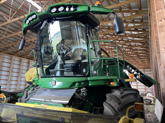 Used 2024 John Deere 8400 Self Propelled Forage Harvesters at Horizon Ag & Turf in Barrhead, AB - Photo3