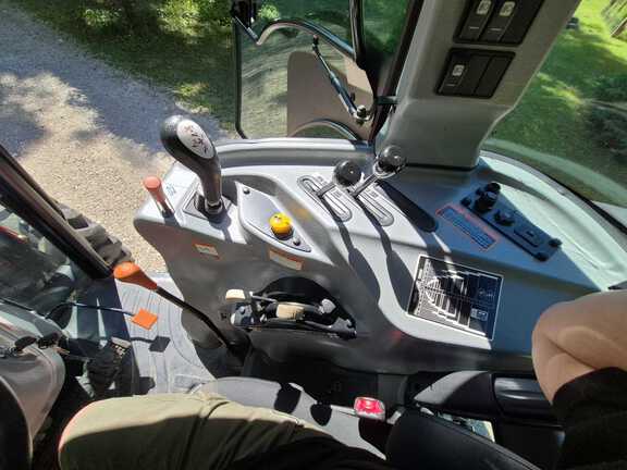 Photo of 2023 Mahindra 6075