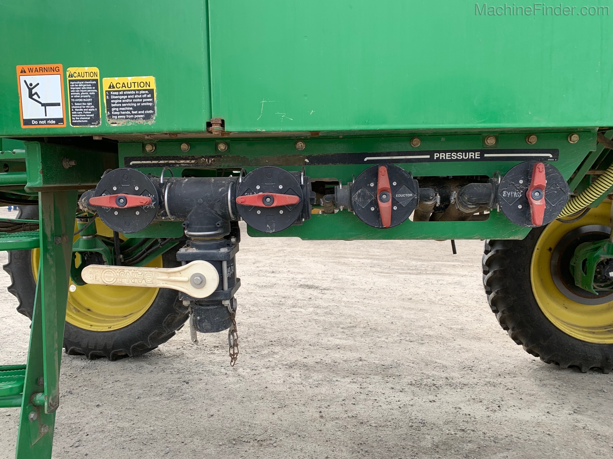 2001 John Deere 4710 Image 9