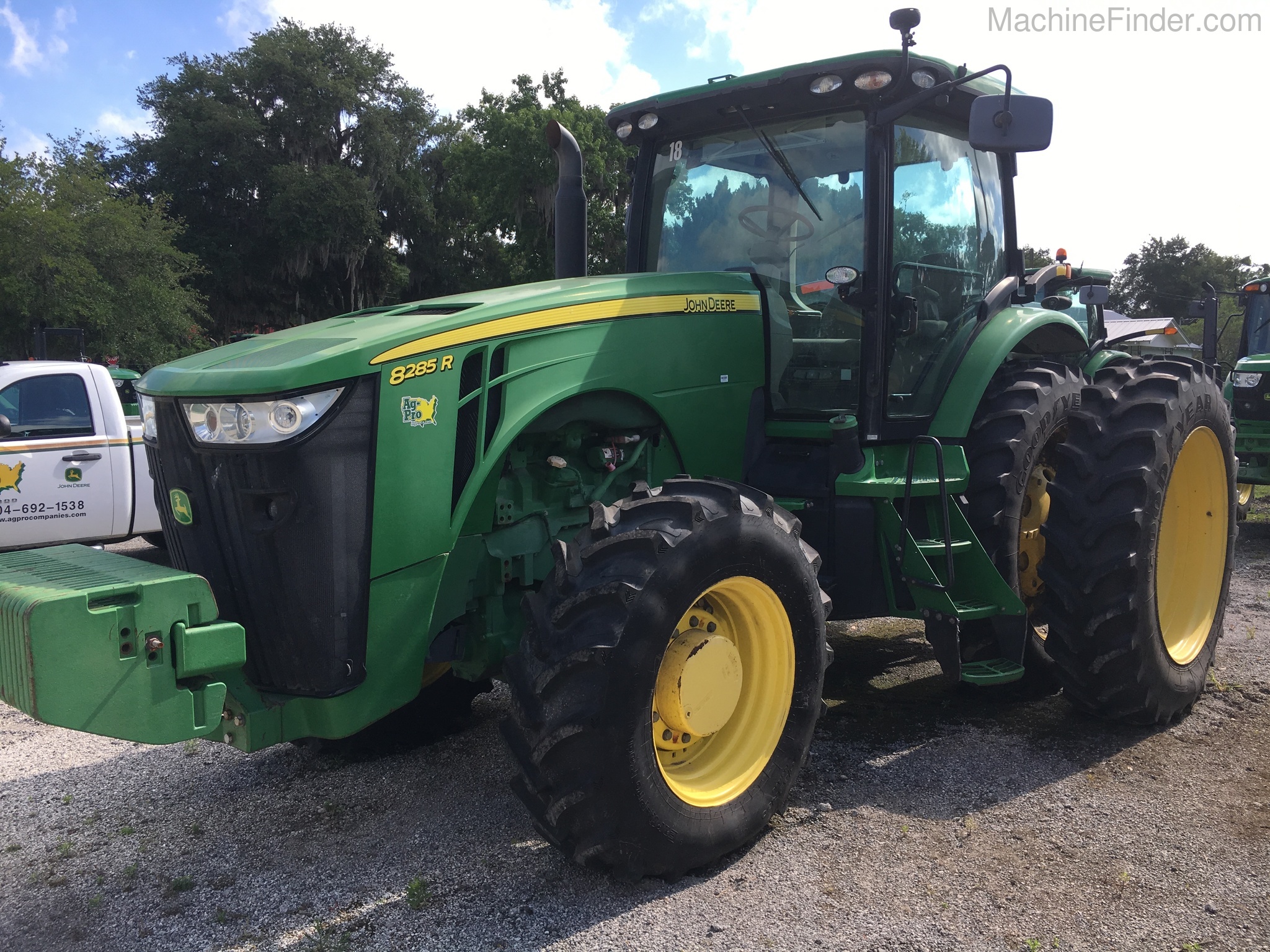2012 John Deere 8285R Image 2
