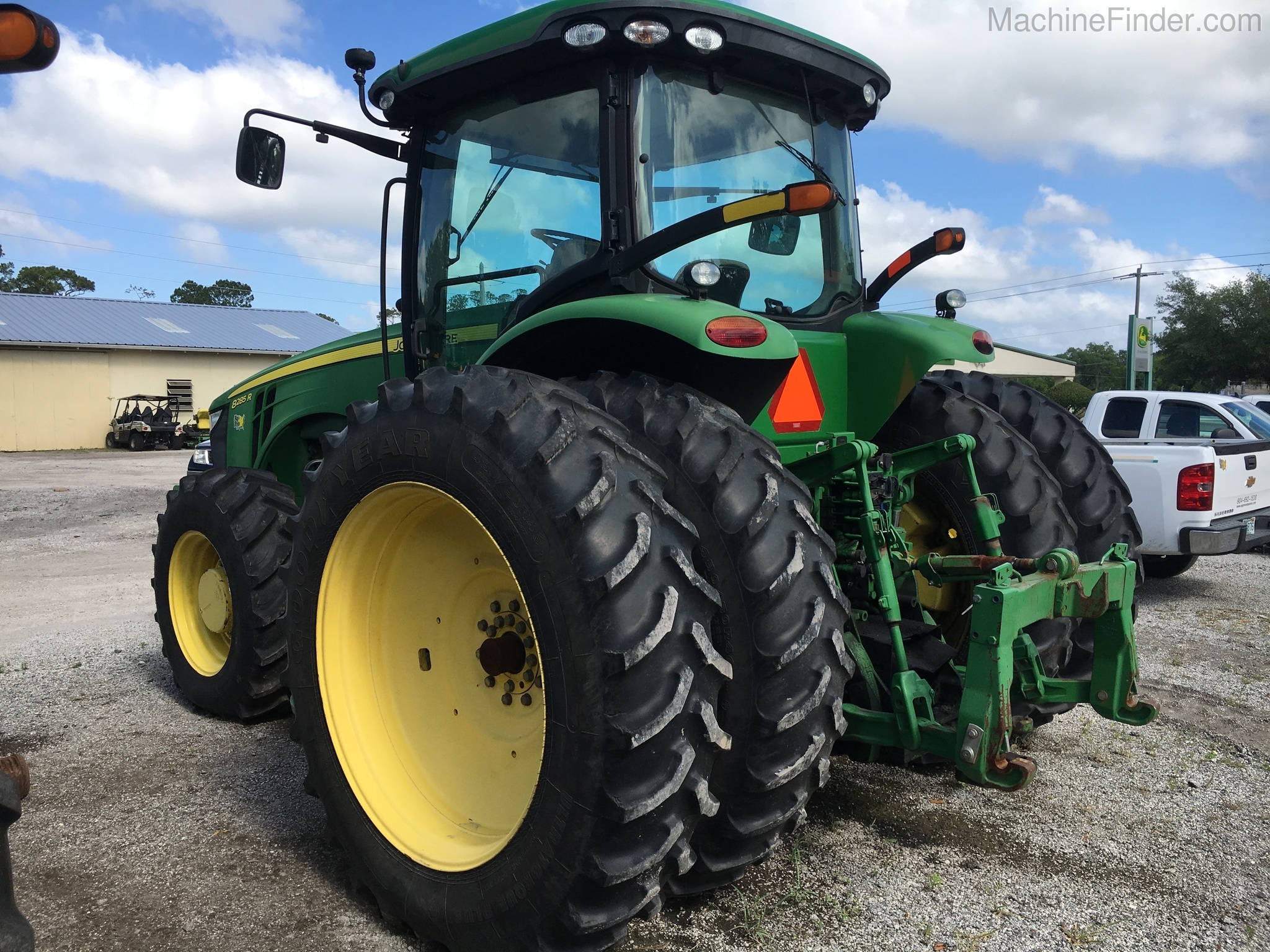 2012 John Deere 8285R Image 4