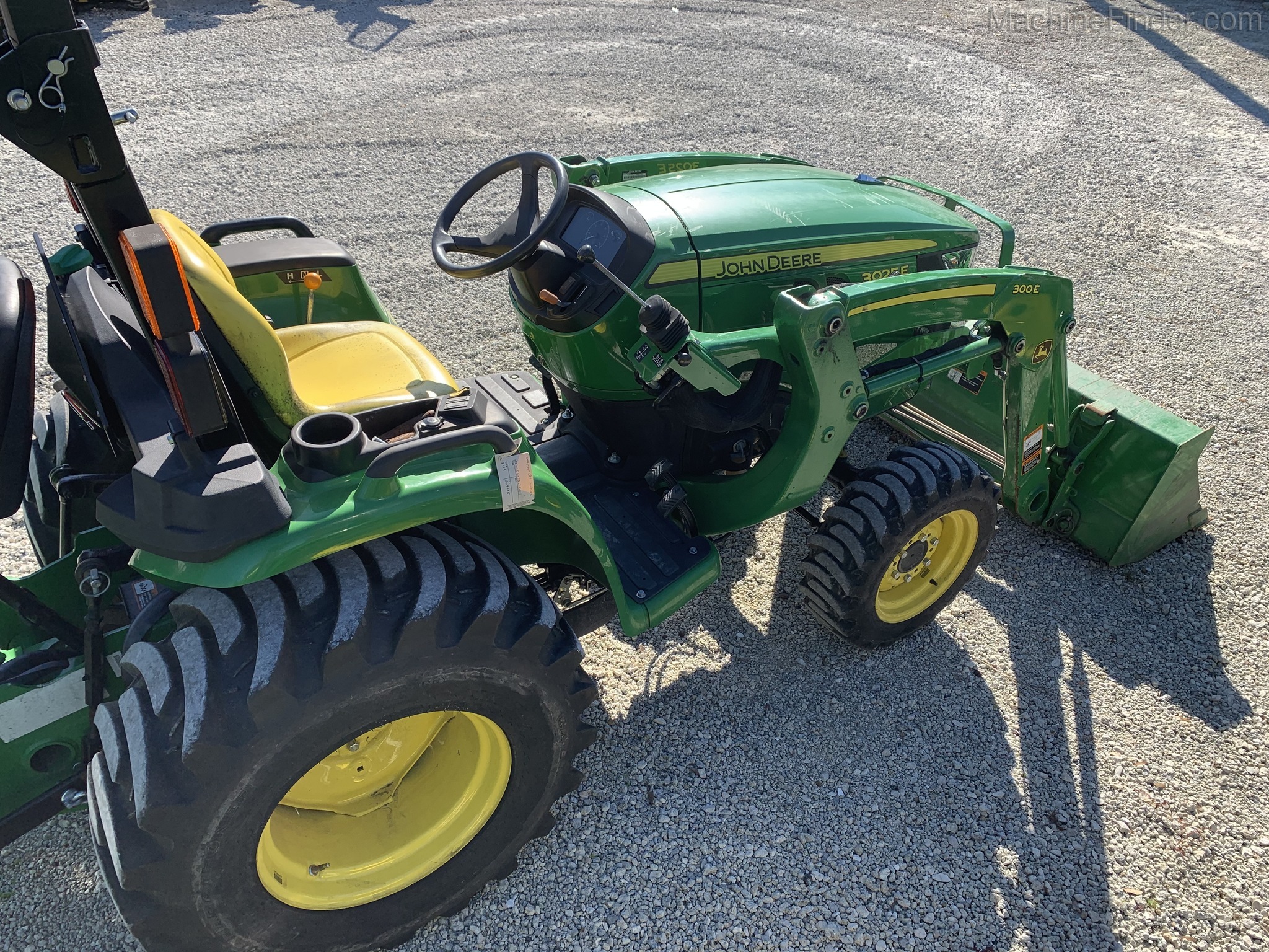 2018 John Deere 3025E Image 3