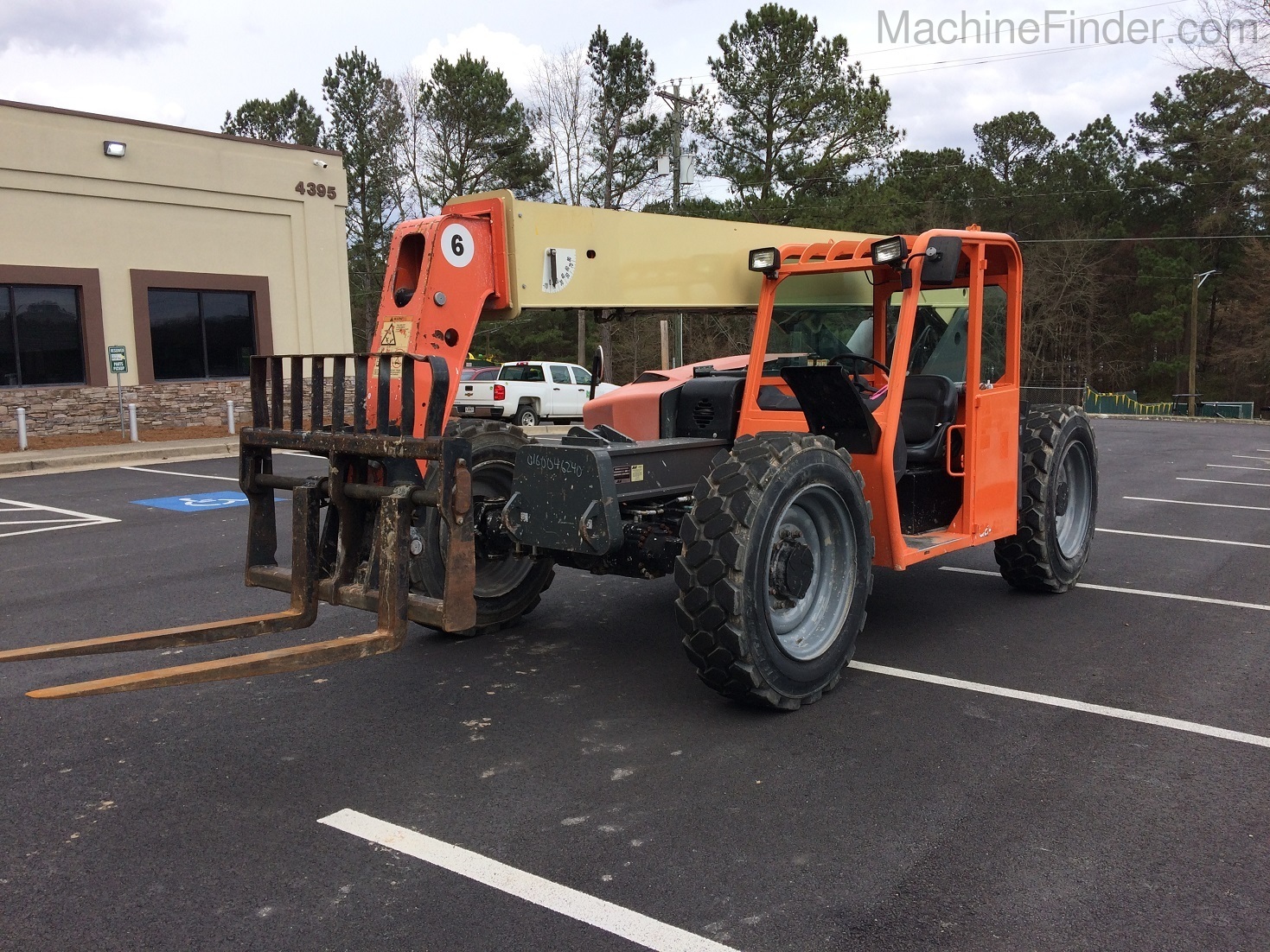 2012 JLG G6-42A Image 2