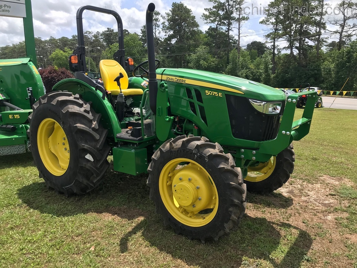 2021 John Deere 5075E Image 2