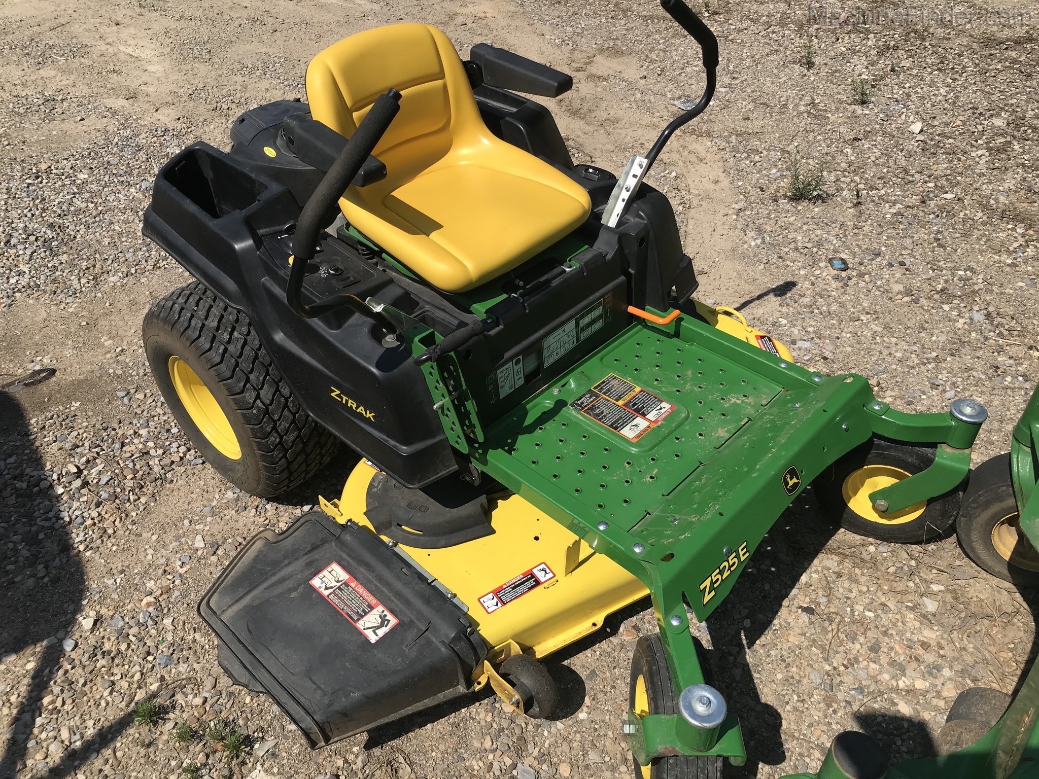 2016 John Deere Z525E Image 1