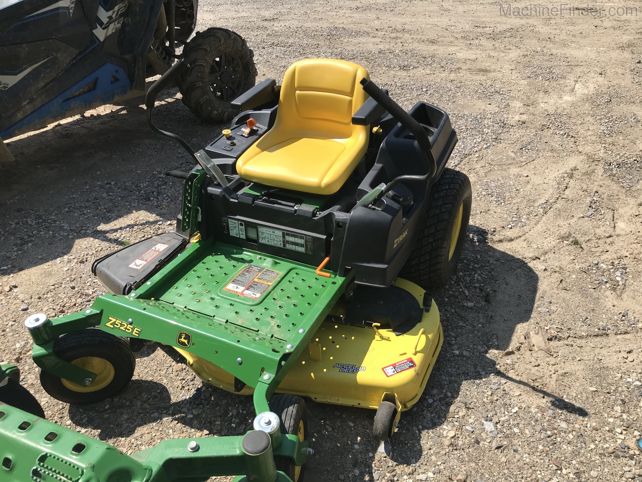 2016 John Deere Z525E Image 2