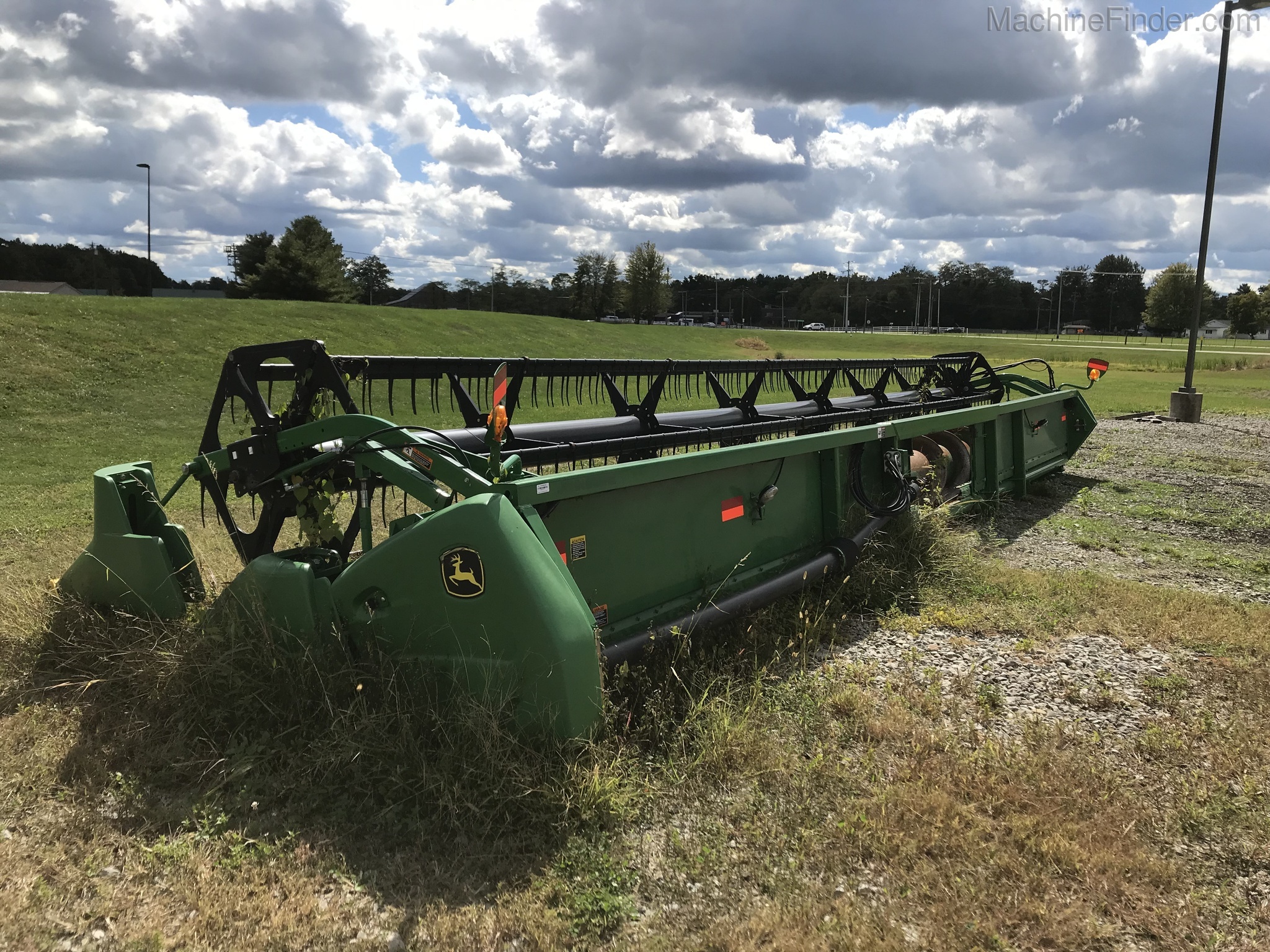 2010 John Deere 635F Image 3
