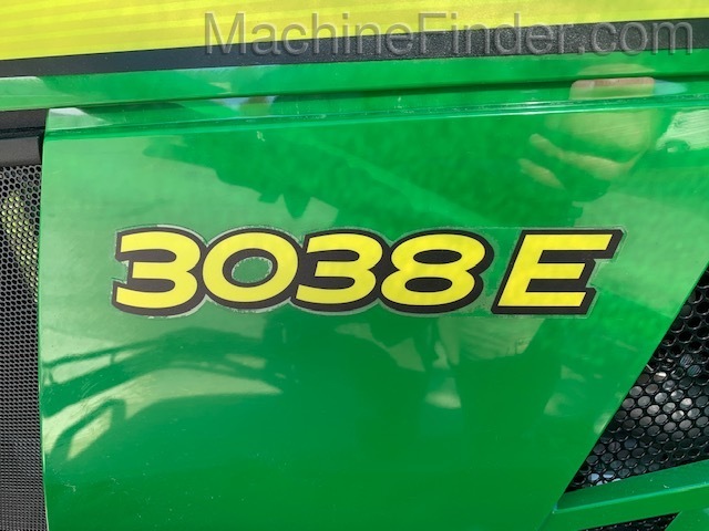 2021 John Deere 3038E Image 4