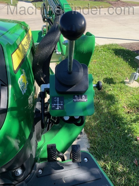 2021 John Deere 3038E Image 6