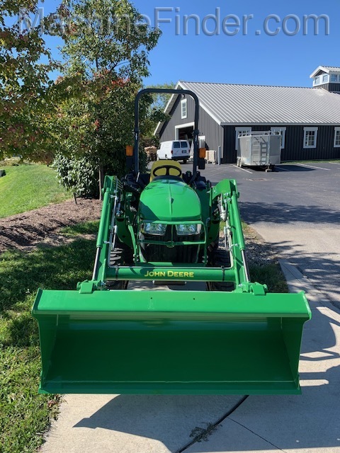 2021 John Deere 3038E Image 2