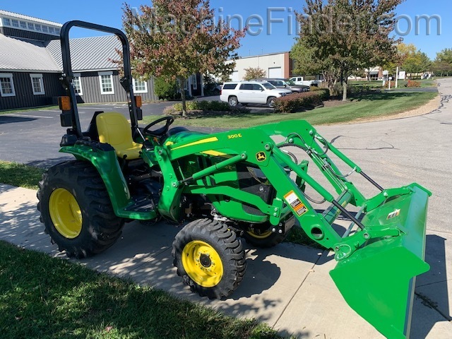 2021 John Deere 3038E Image 3