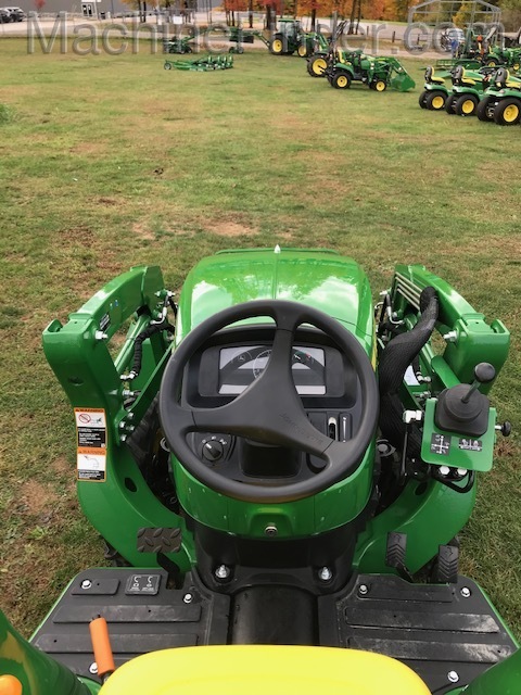 2020 John Deere 3032E Image 10