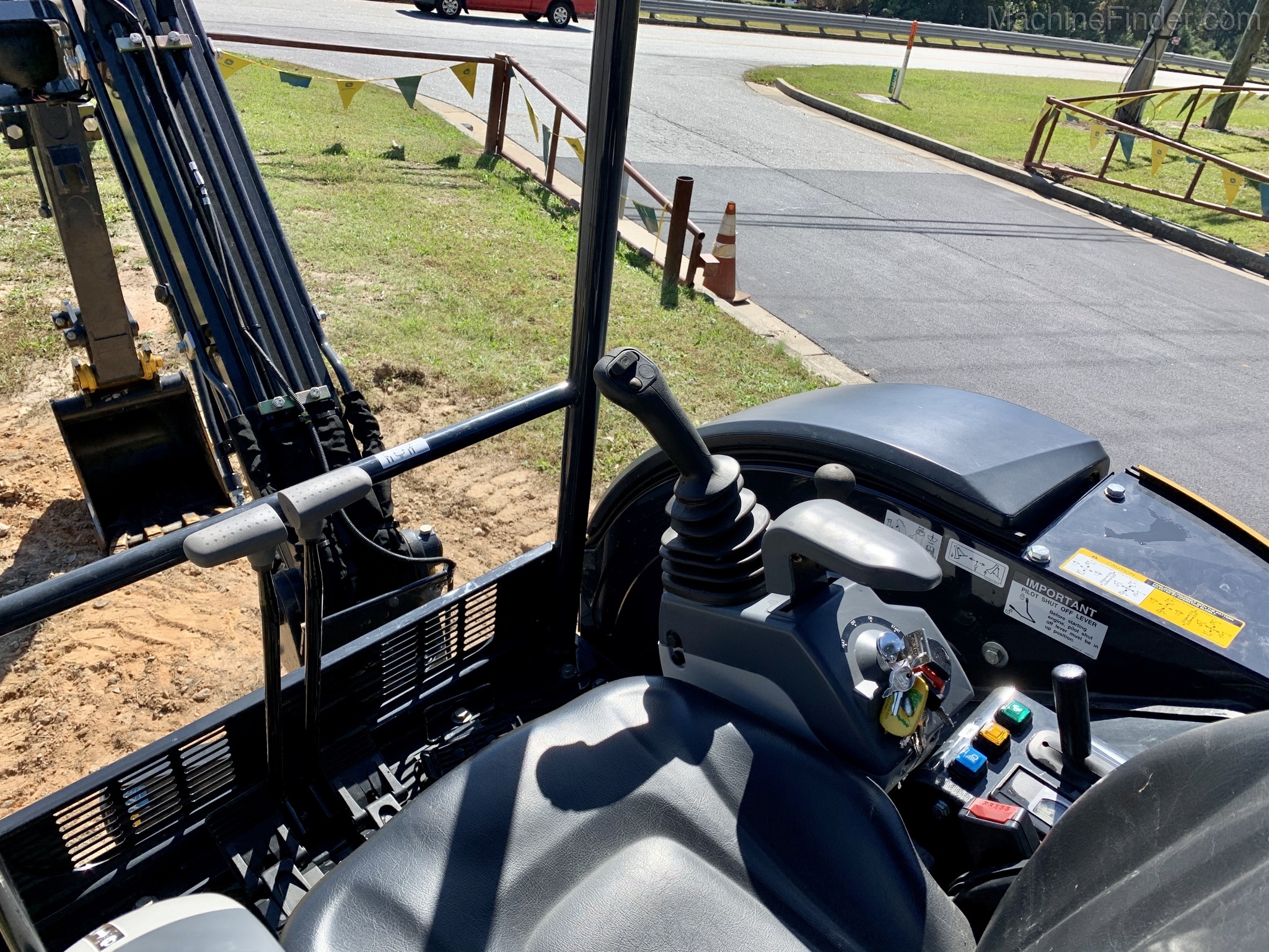 2020 John Deere 26G Image 6