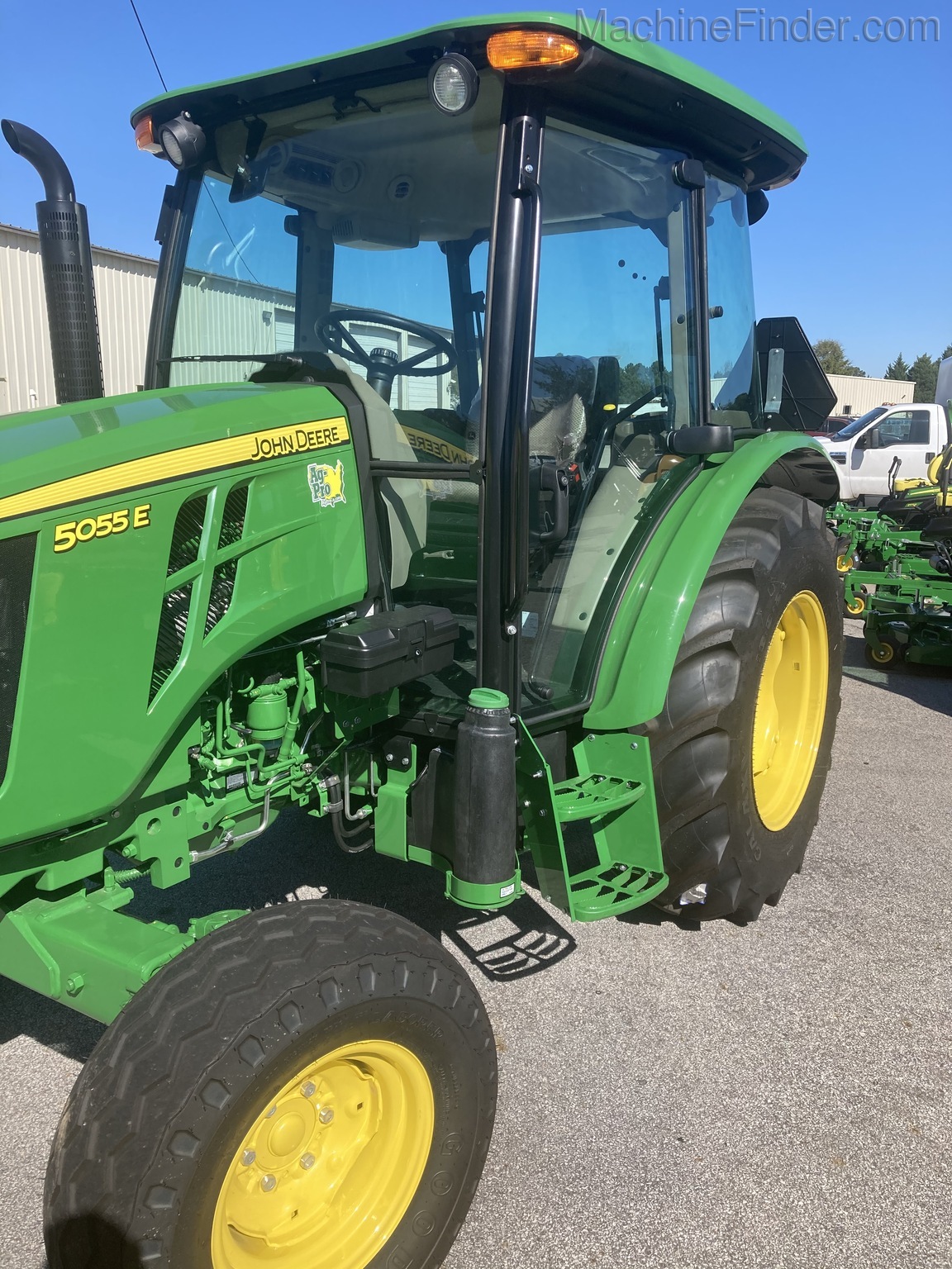 2020 John Deere 5055E Image 3