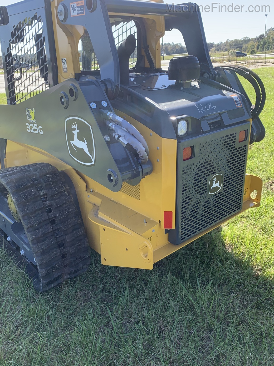 2020 John Deere 325G Image 6