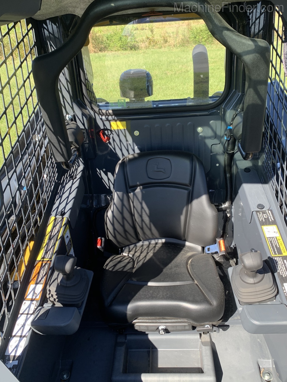 2020 John Deere 325G Image 8