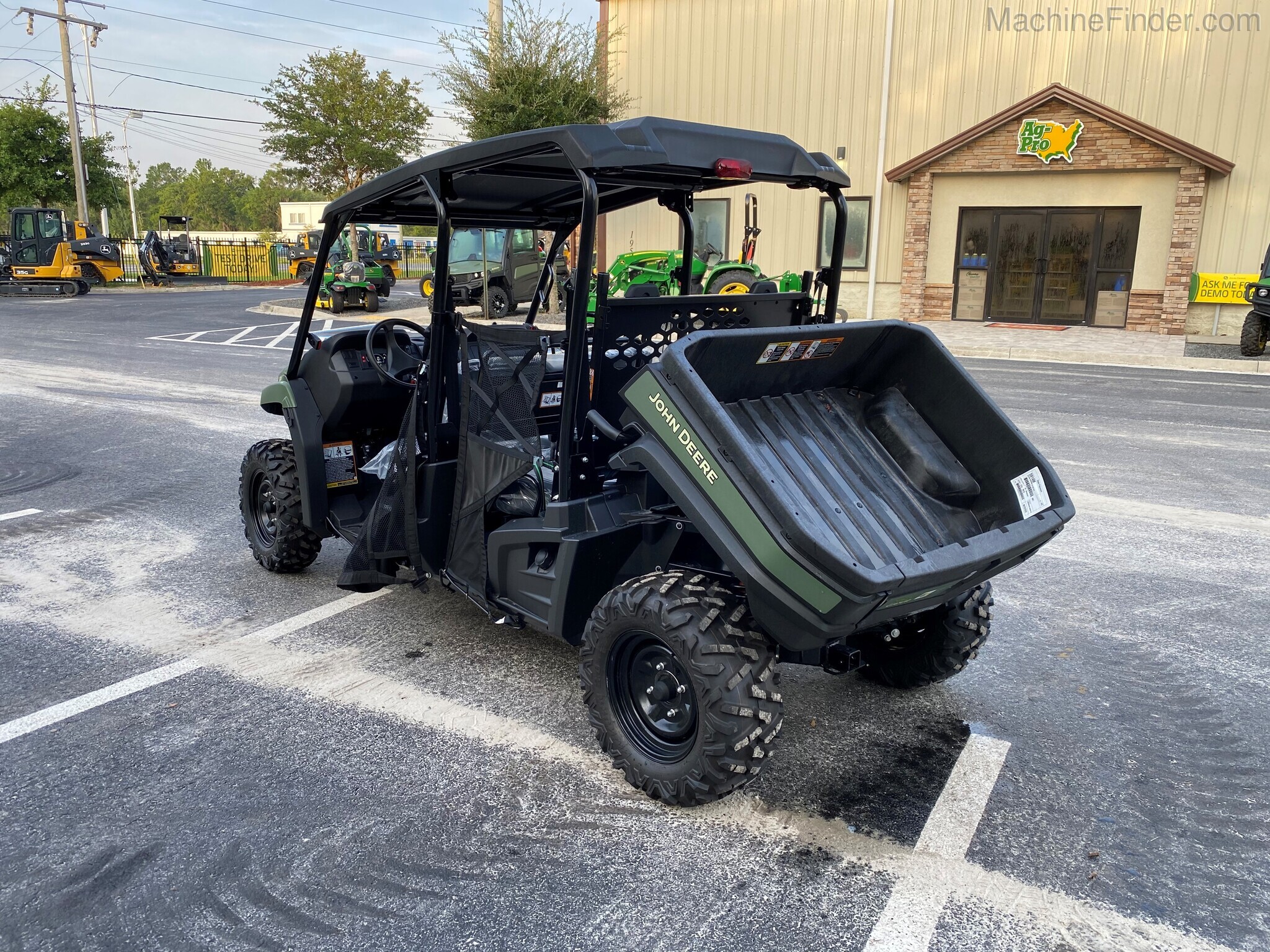 2021 John Deere 590E S4 Image 4