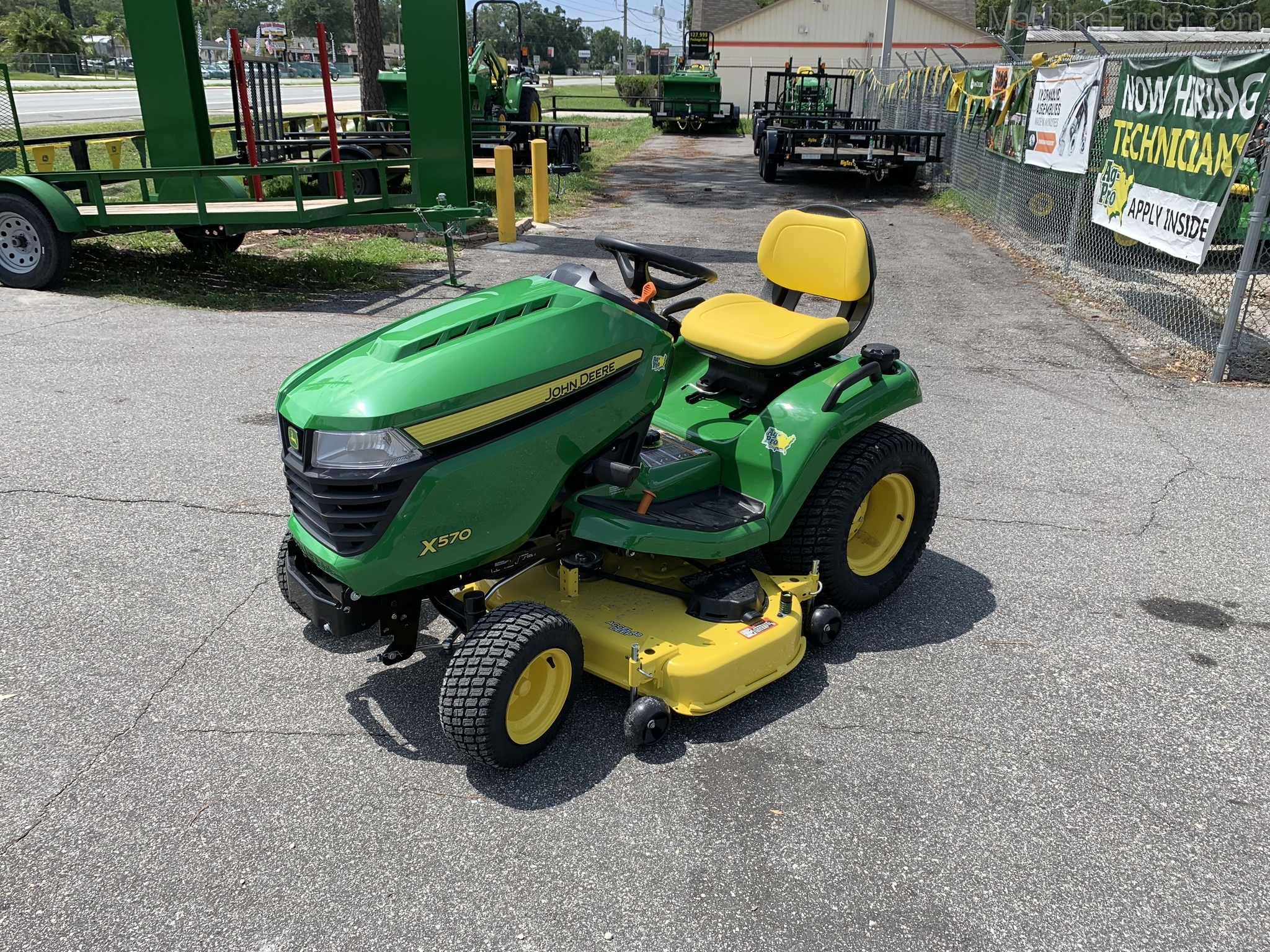 2021 John Deere X570 Image 2