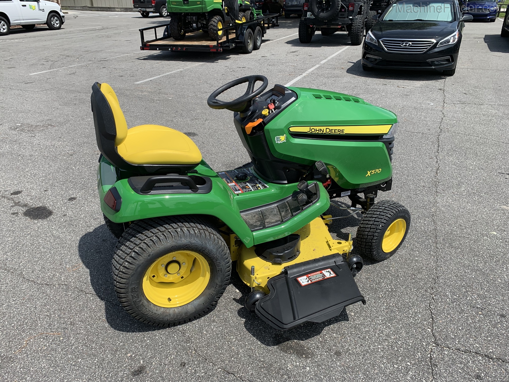 2021 John Deere X570 Image 4
