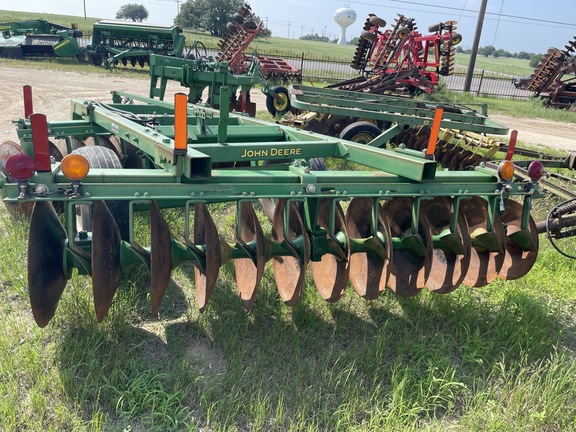 John Deere 225 Image 3