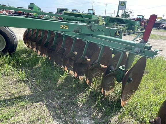 John Deere 225 Image 5