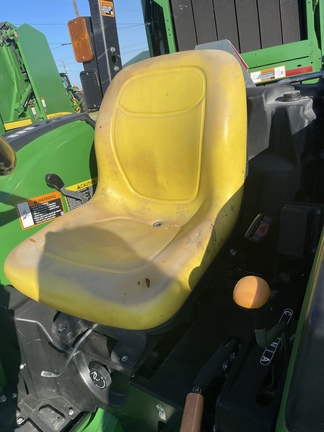 2019 John Deere 4044M Image 4