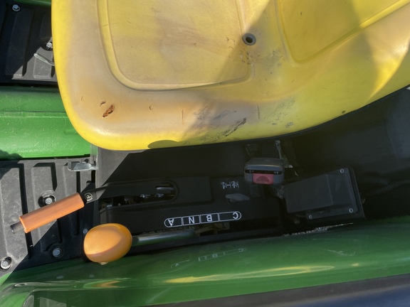 2019 John Deere 4044M Image 5
