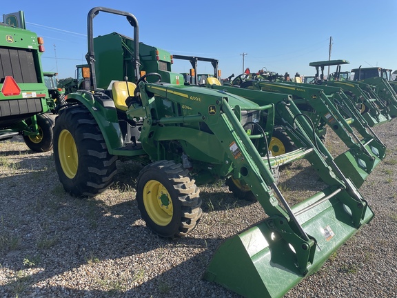 2019 John Deere 4044M Image 3