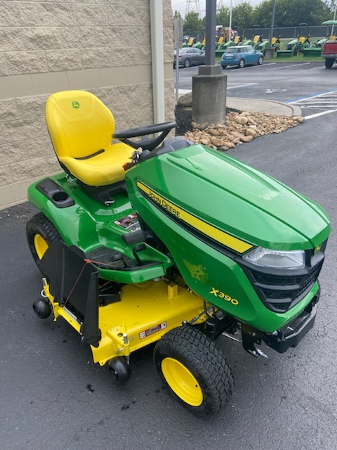 2023 John Deere X390 Image 2