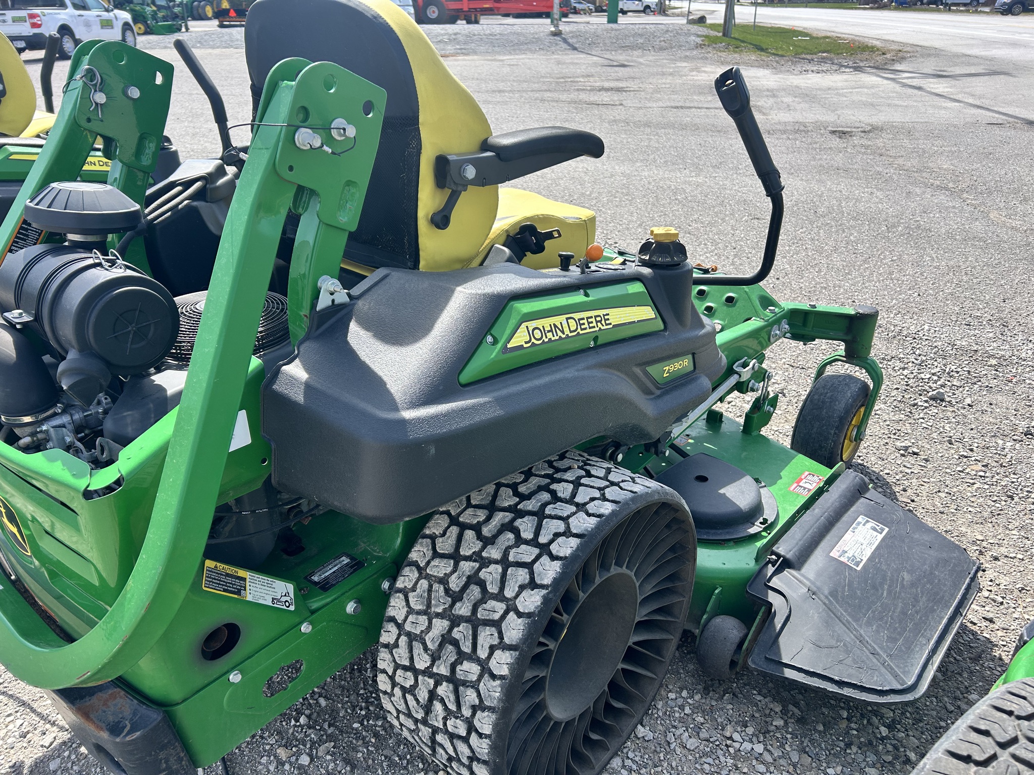 2019 John Deere Z930R Image 6