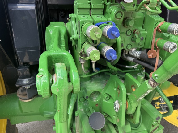 2020 John Deere 6120M-11