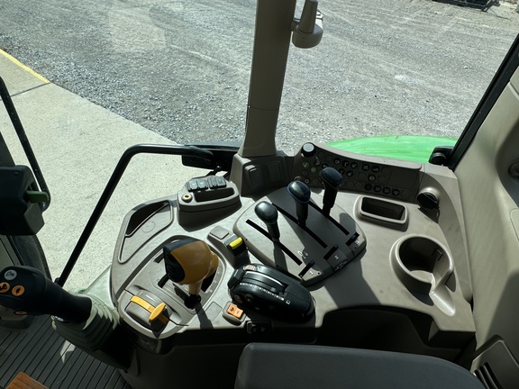 2020 John Deere 6120M-29