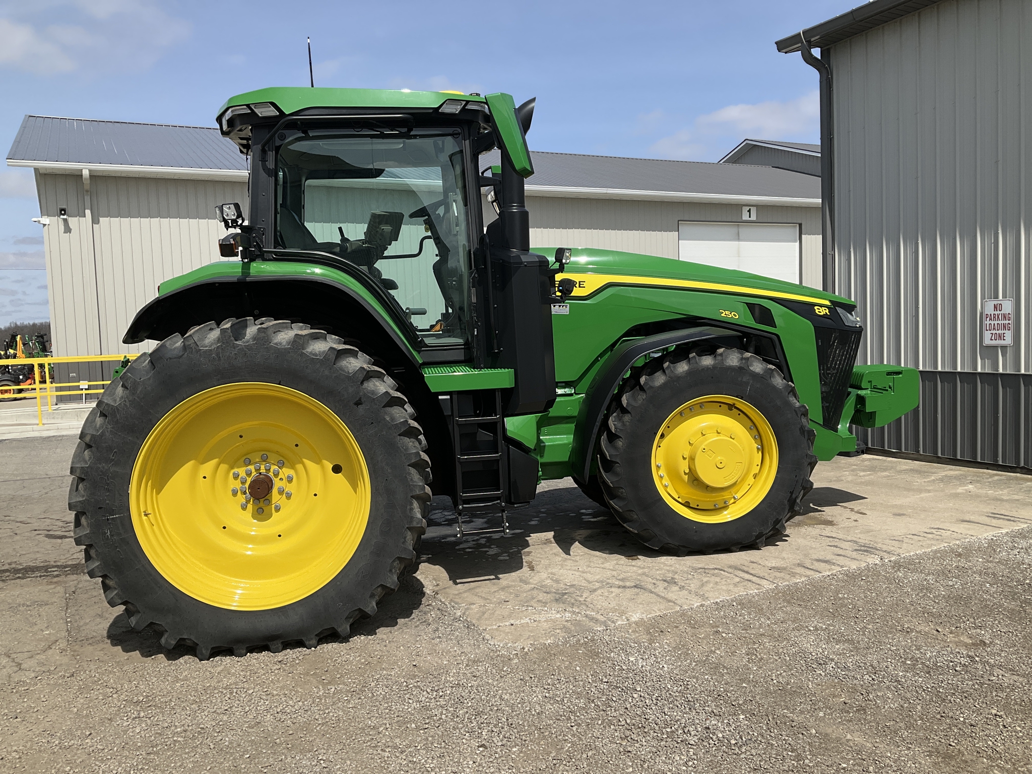 2023 John Deere 8R 250 Image 28