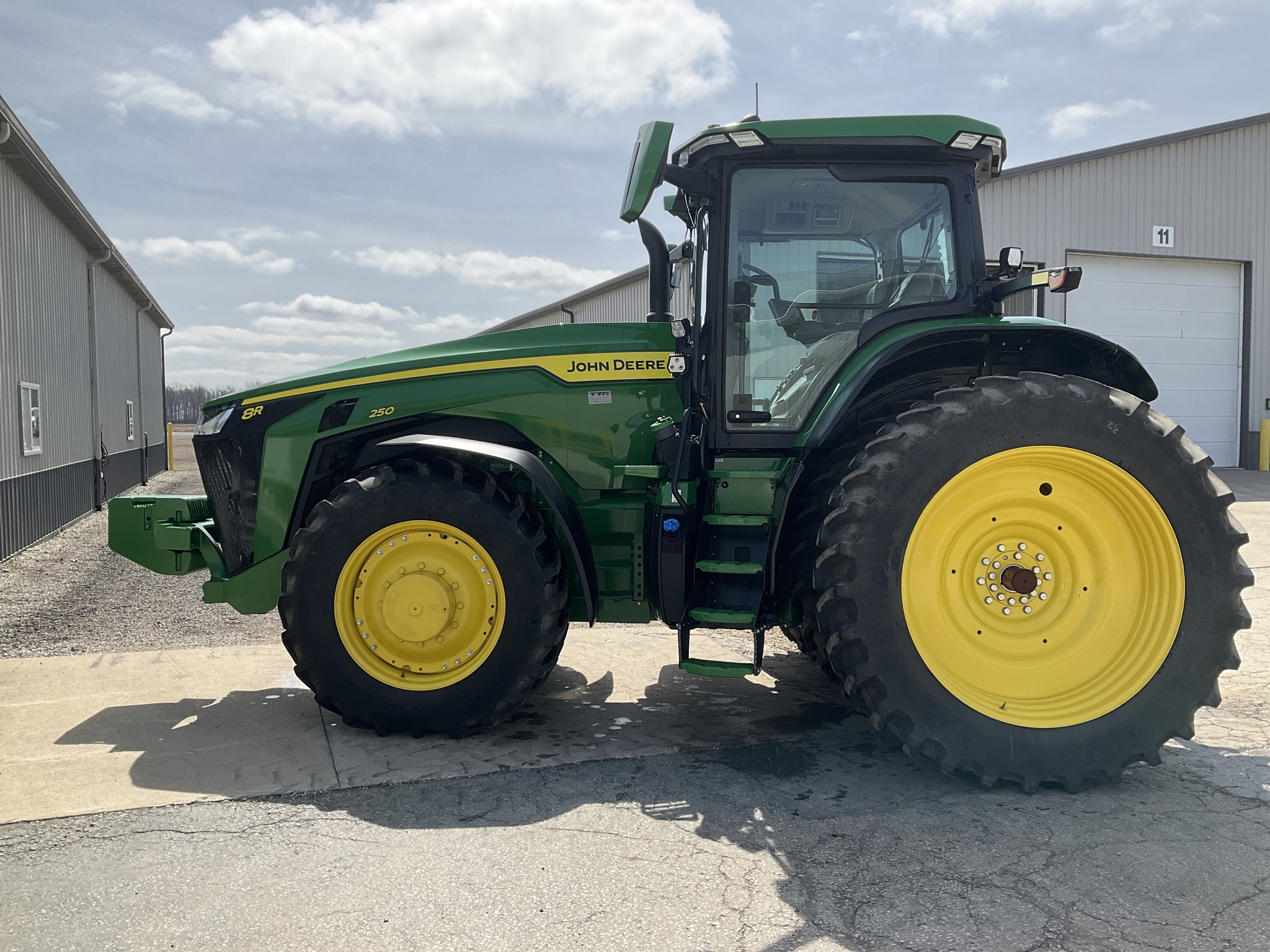 2023 John Deere 8R 250 Image 29