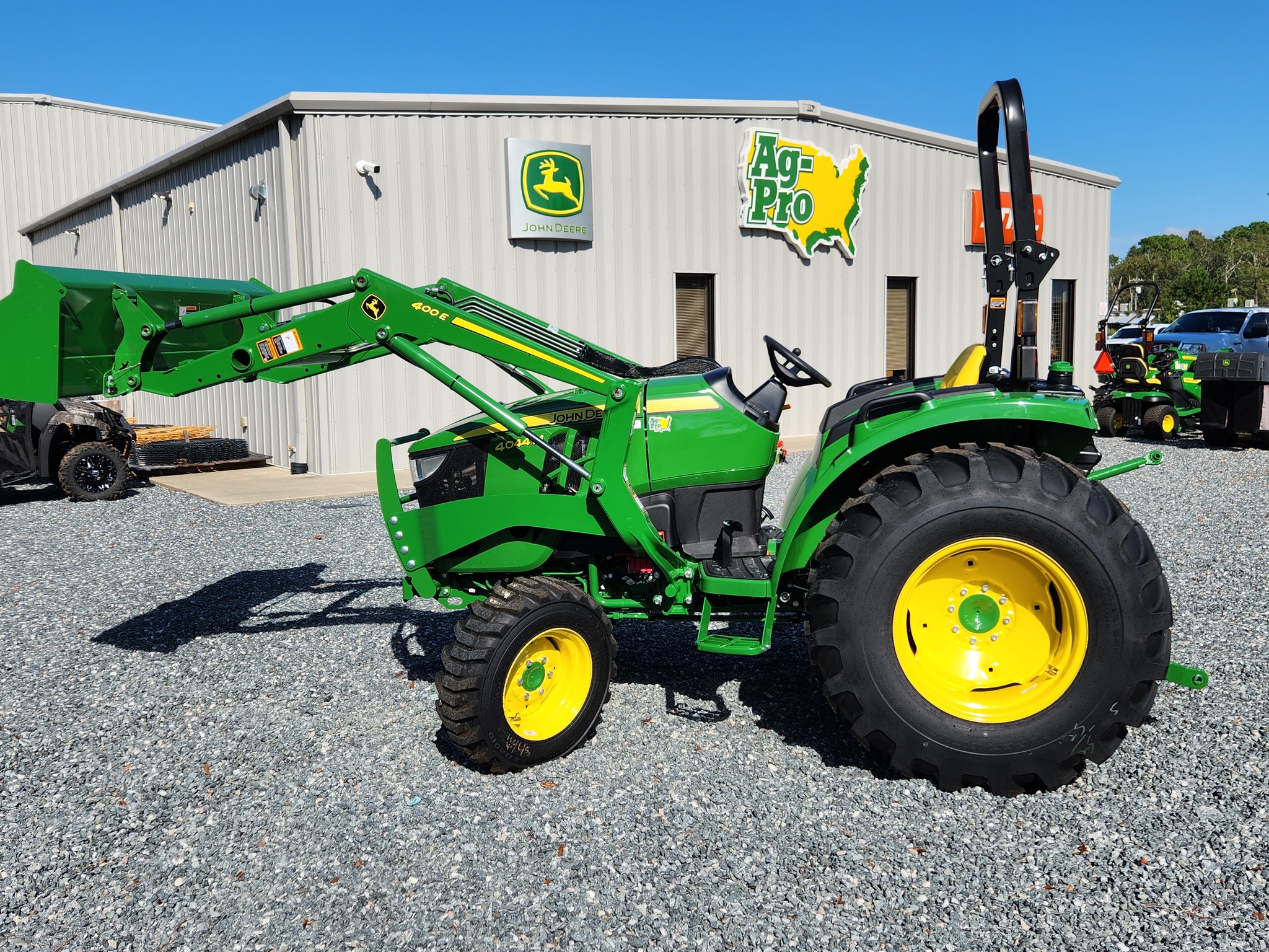2023 John Deere 4044M Image 7
