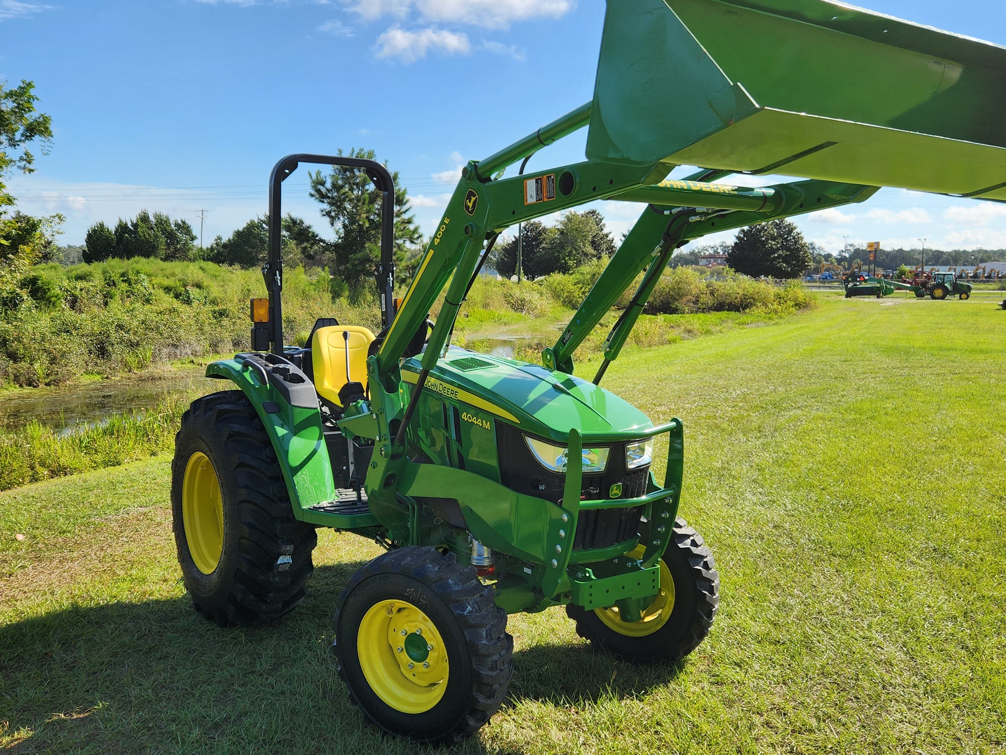 2023 John Deere 4044M Image 9