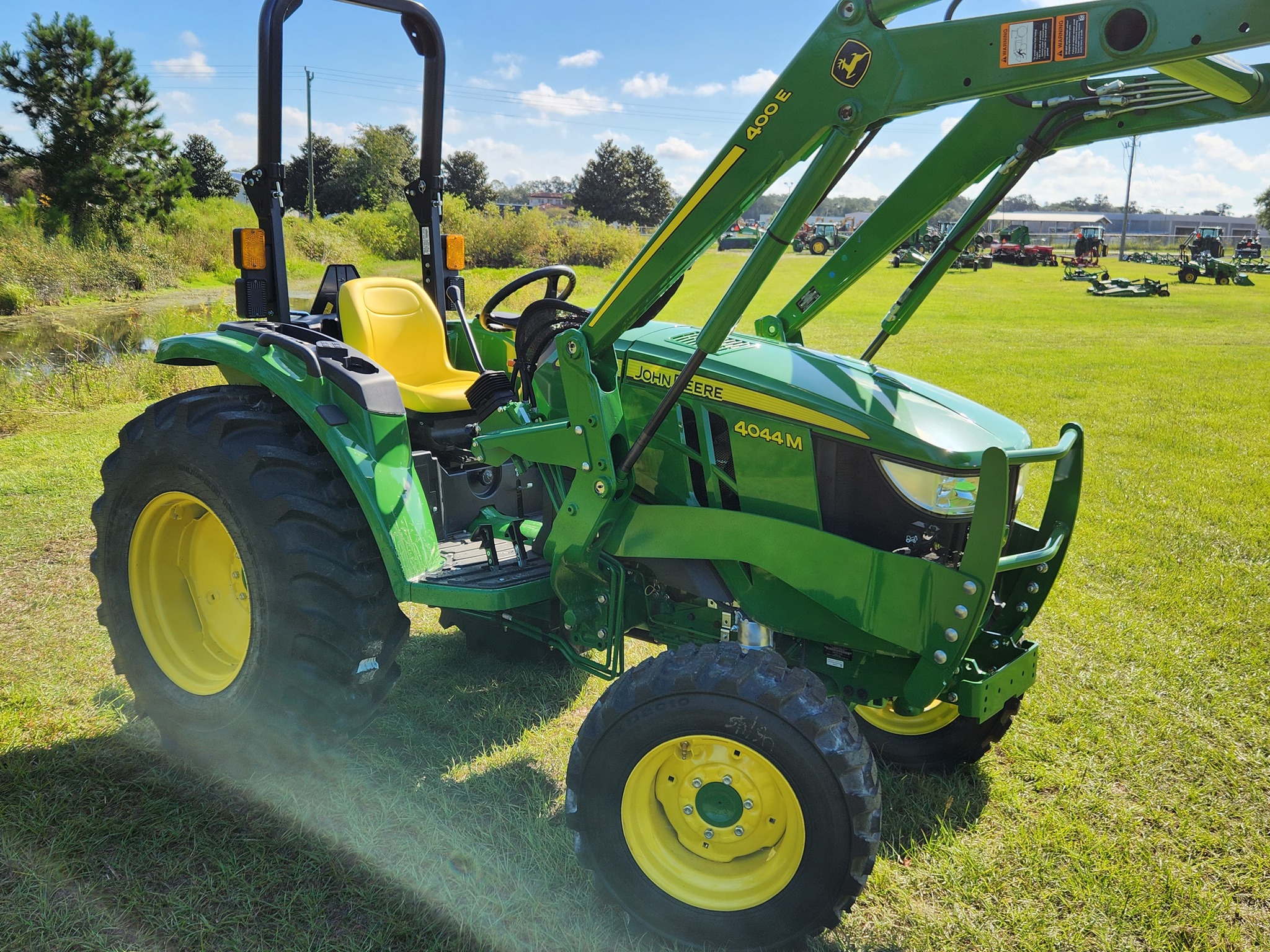 2023 John Deere 4044M Image 10