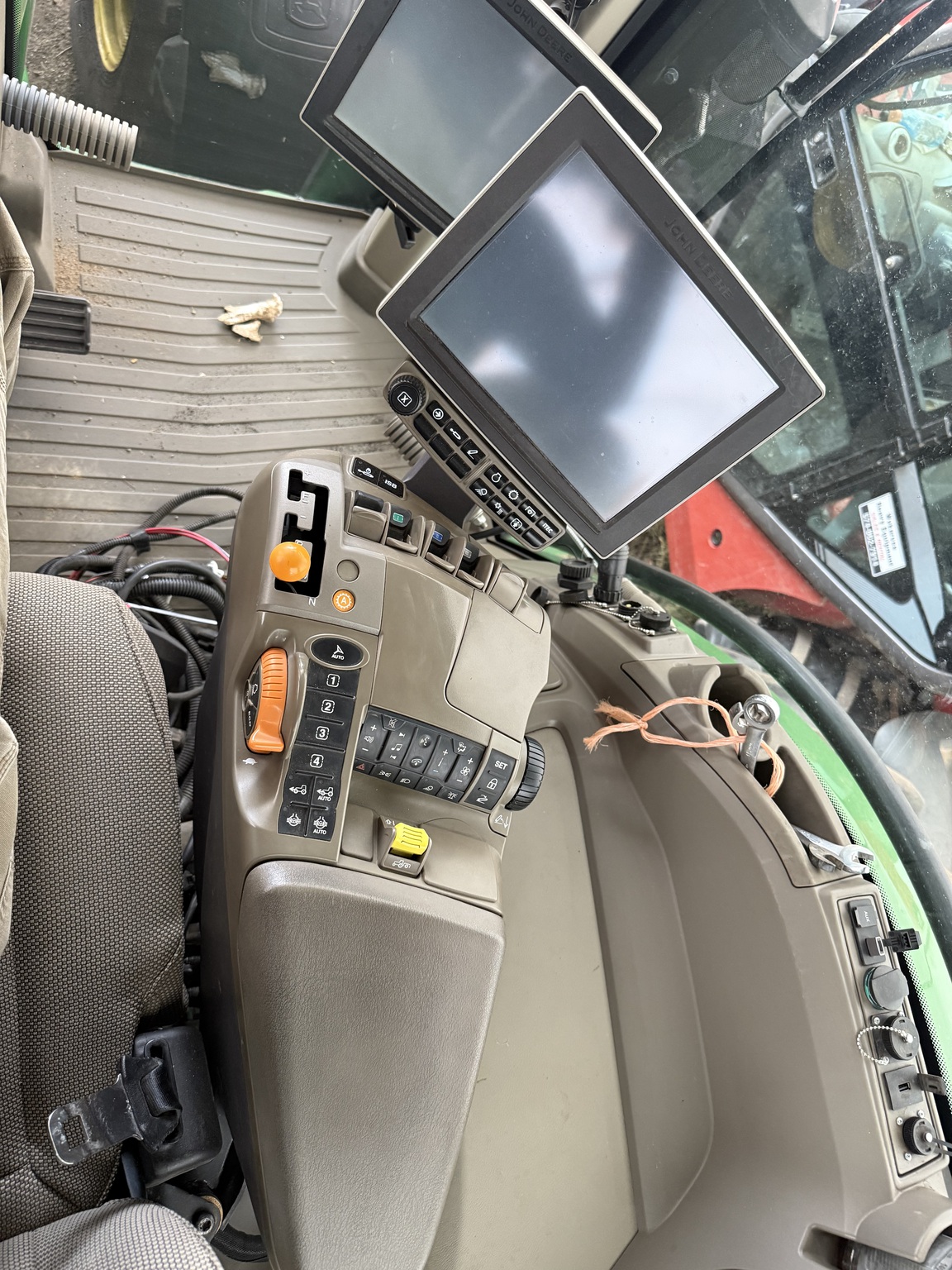 2020 John Deere 8R 230 Image 6