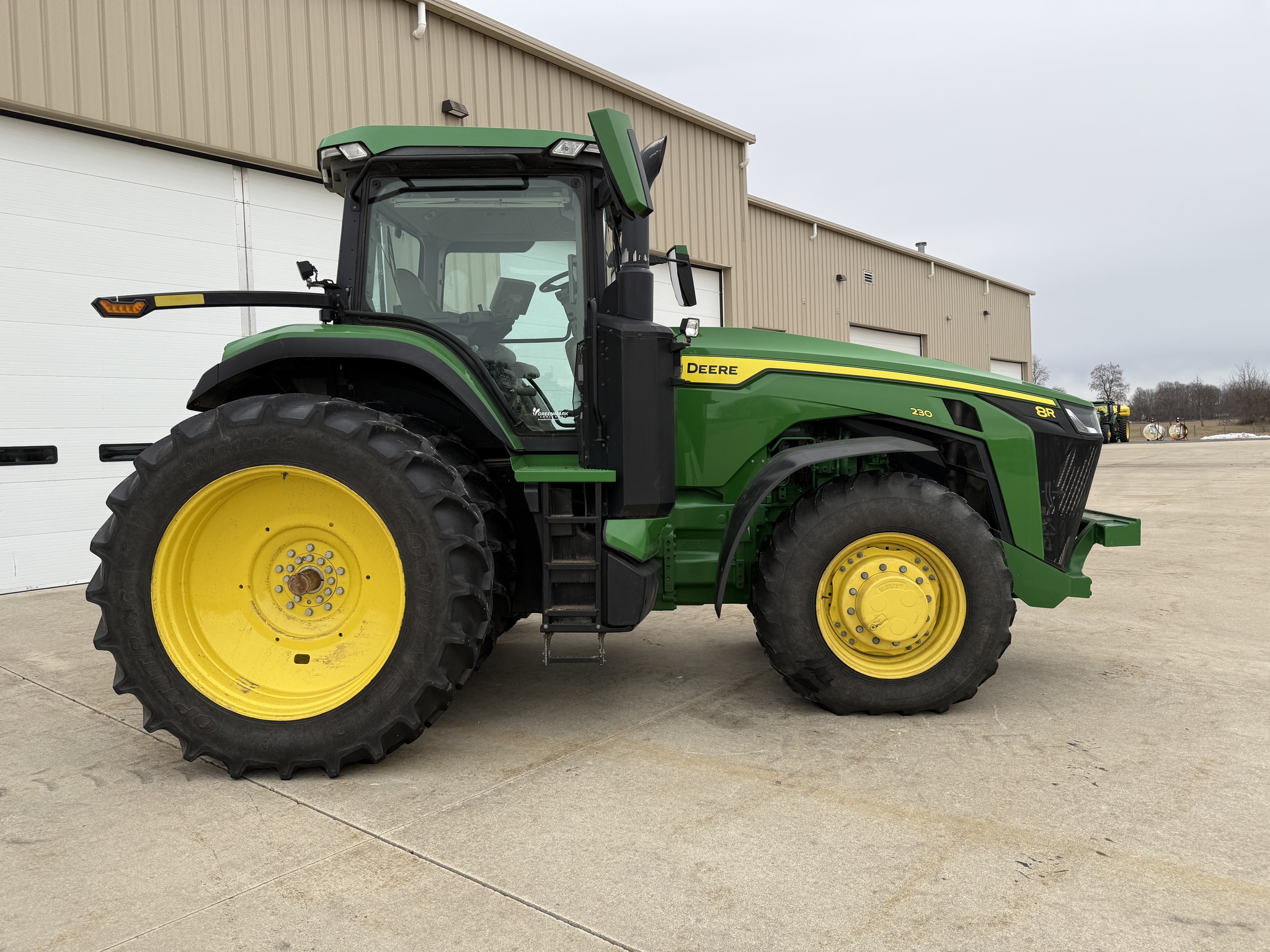 2020 John Deere 8R 230 Image 2