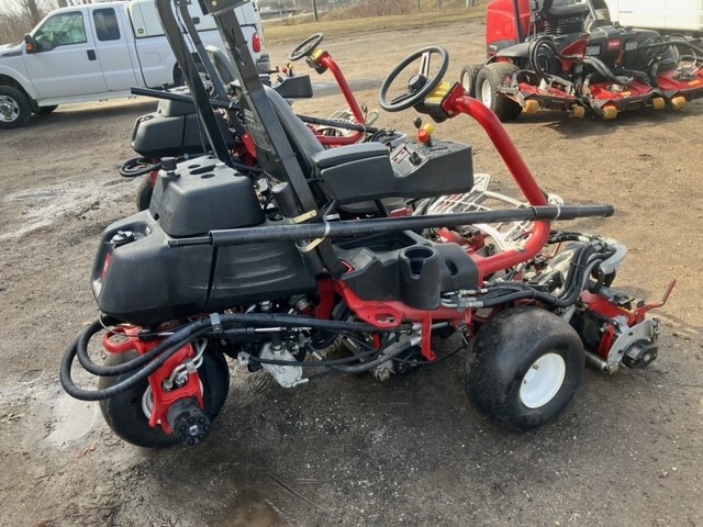 2013 Toro gr3300 Riding Greens Mowers