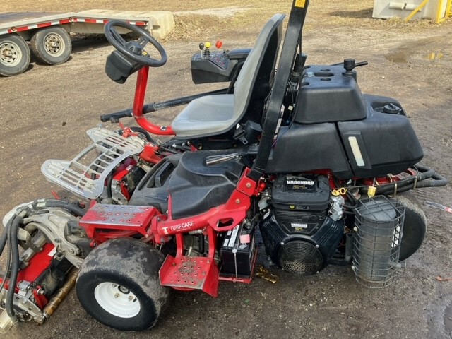 2013 Toro gr3300 Riding Greens Mowers