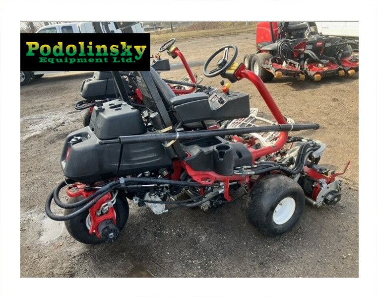 2013 Toro gr3300 Riding Greens Mowers