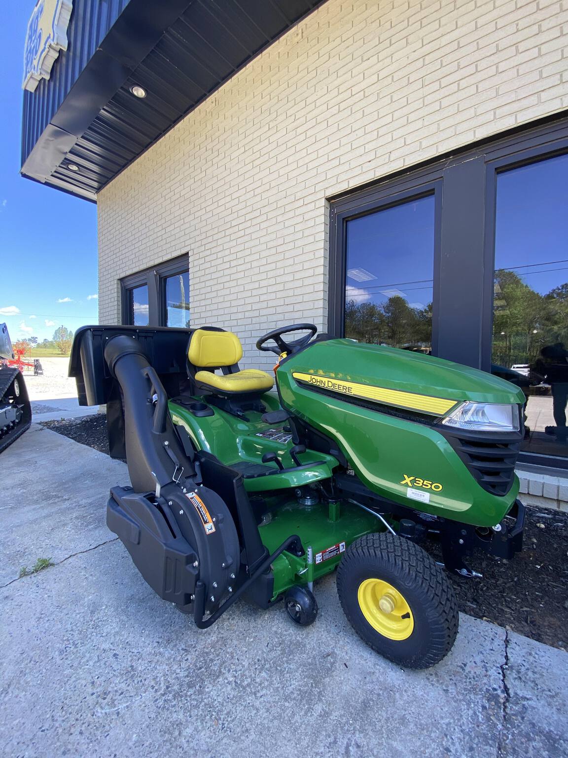 2023 John Deere X350 Image 1