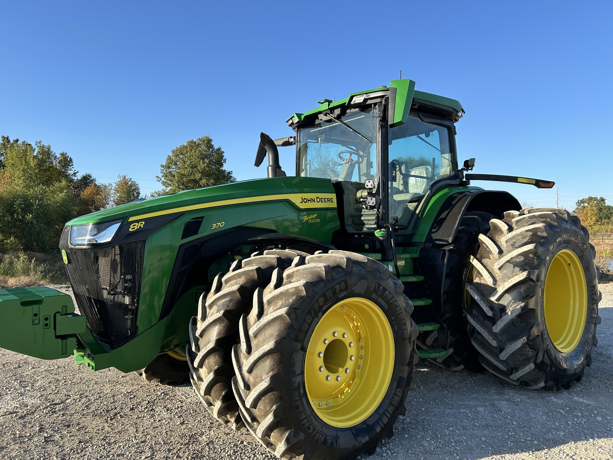  2023 John Deere 8R 370 at Heritage Tractor in Pittsburg, KS