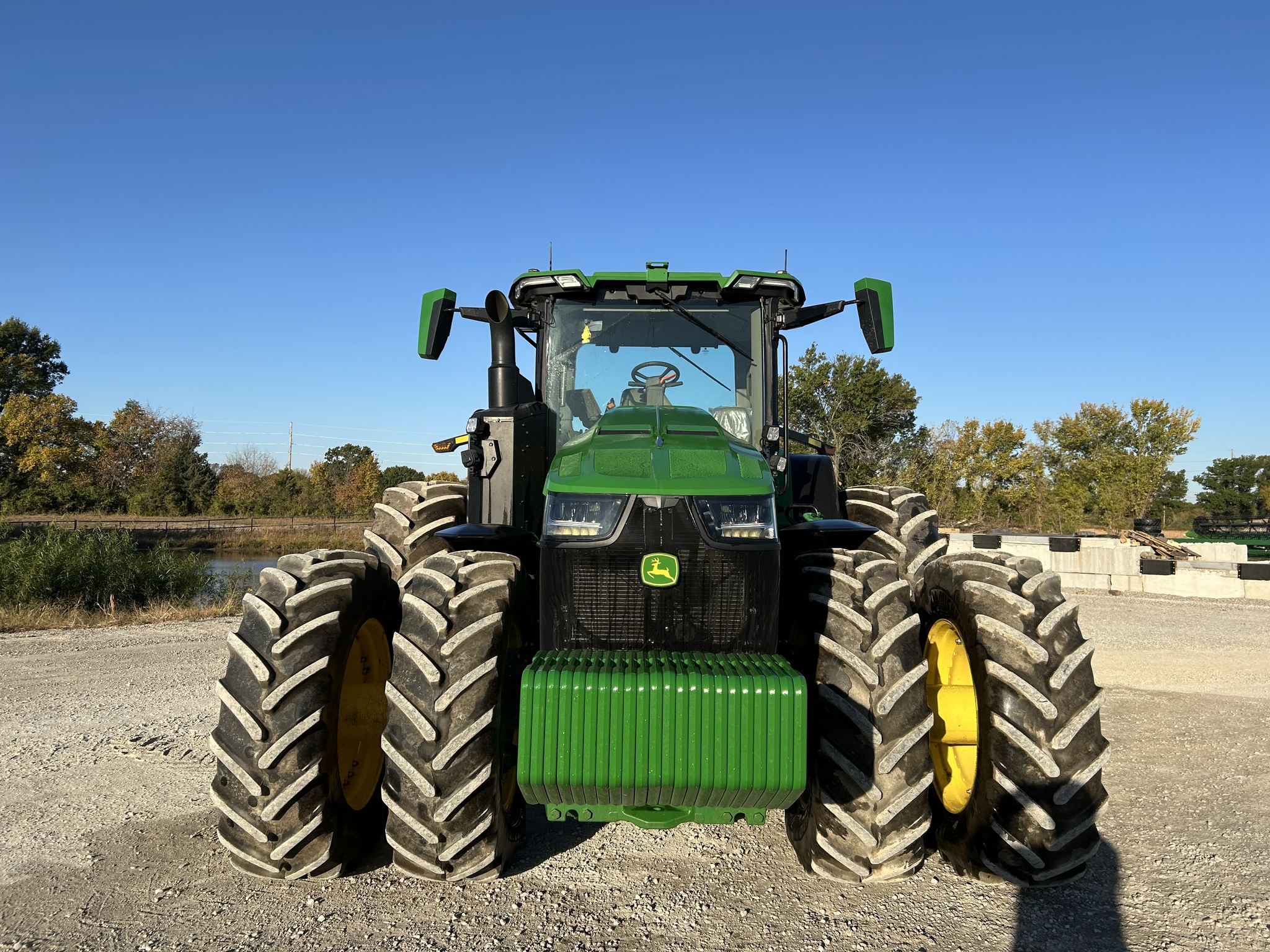  2023 John Deere 8R 370 at Heritage Tractor in Pittsburg, KS