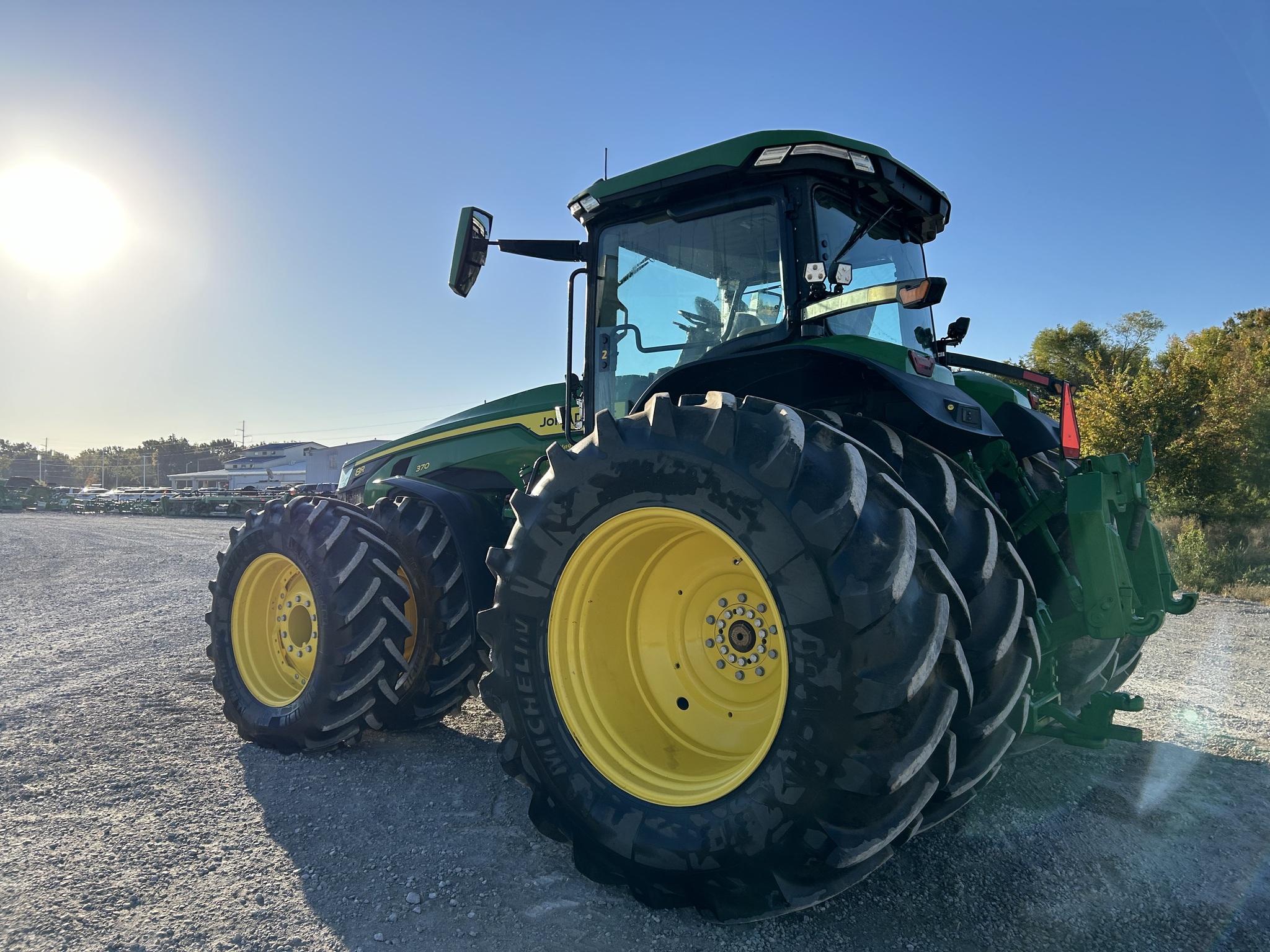  2023 John Deere 8R 370 at Heritage Tractor in Pittsburg, KS