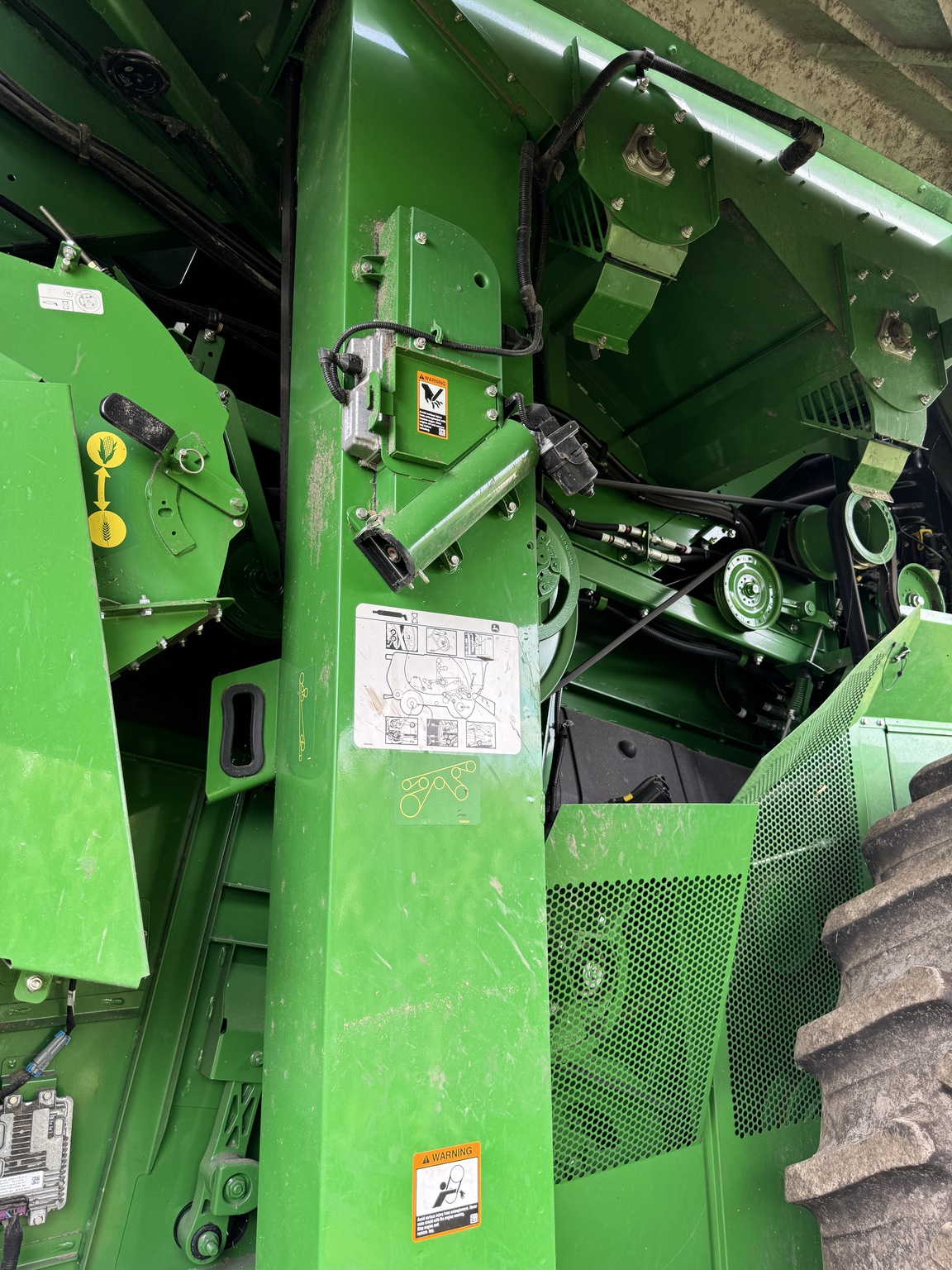  2022 John Deere S790 at Heritage Tractor in Mendota, IL