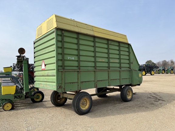  John Deere 714 - Photo5